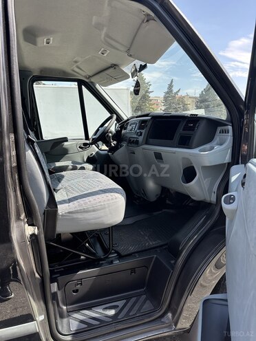 Ford Transit-20