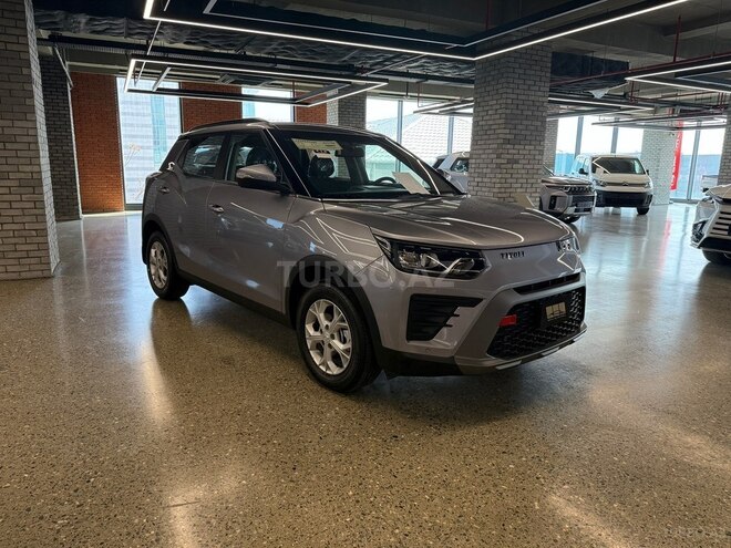 KG Mobility Tivoli-3