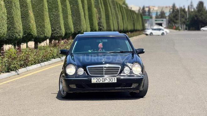 Mercedes E 240-1