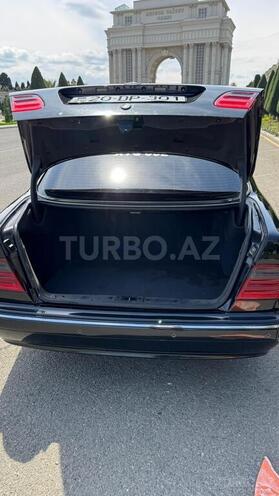 Mercedes E 240-13