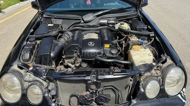 Mercedes E 240-16