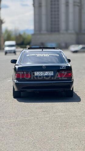 Mercedes E 240-10