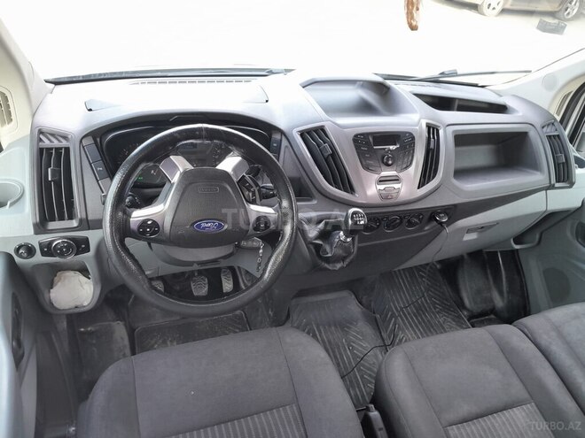 Ford Transit-10