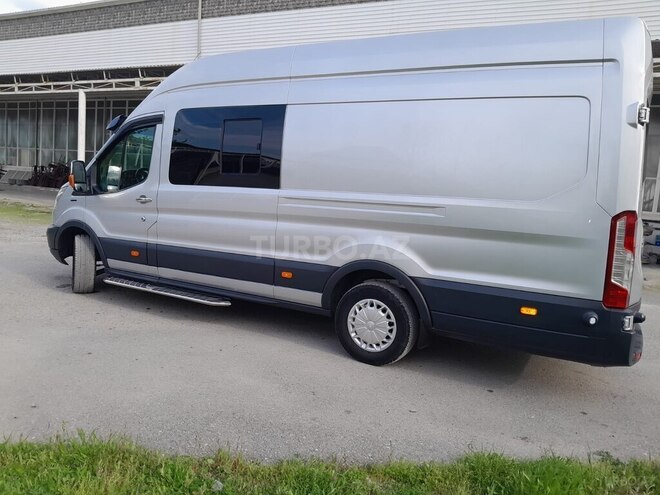 Ford Transit-9