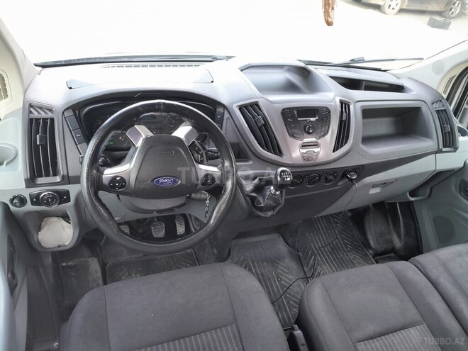 Ford Transit-11