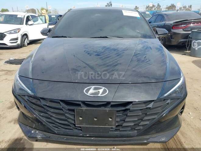 Hyundai Elantra-3