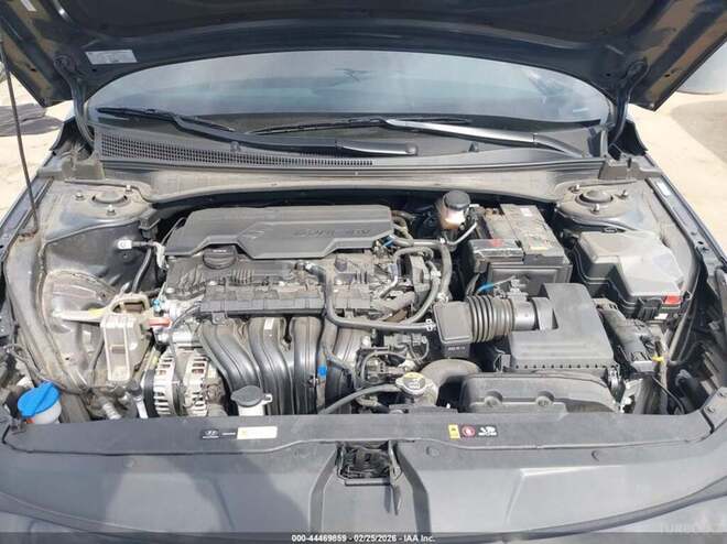 Hyundai Elantra-12