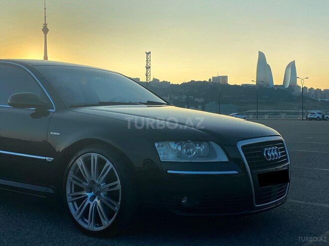 Audi A8-1