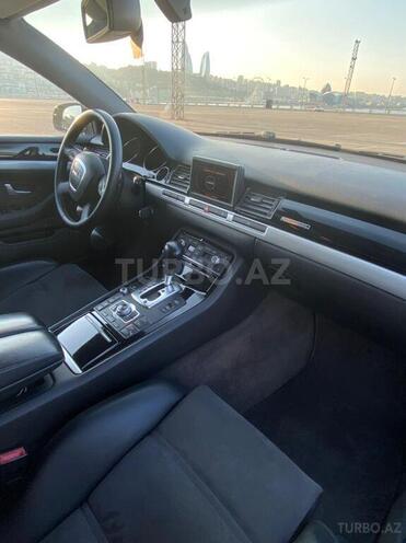 Audi A8-8