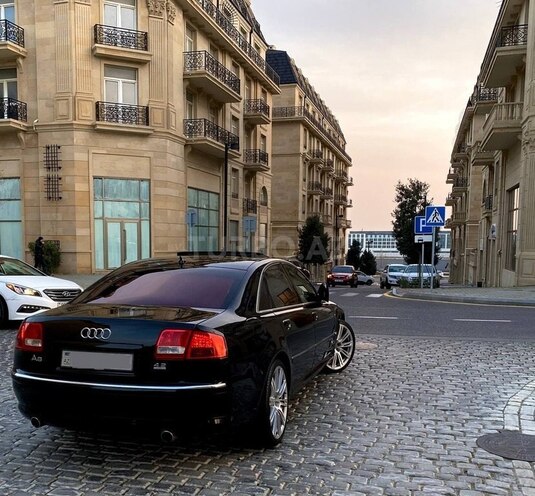 Audi A8-6