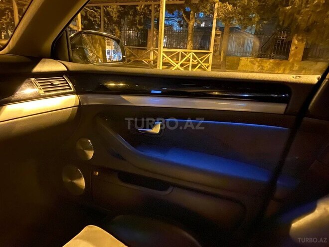 Audi A8-15