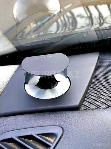 Audi A8-16