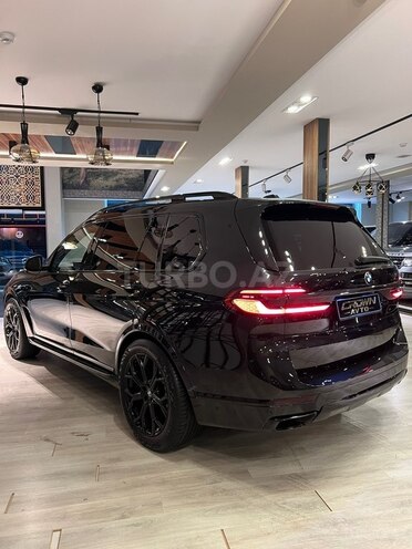 BMW X7-6