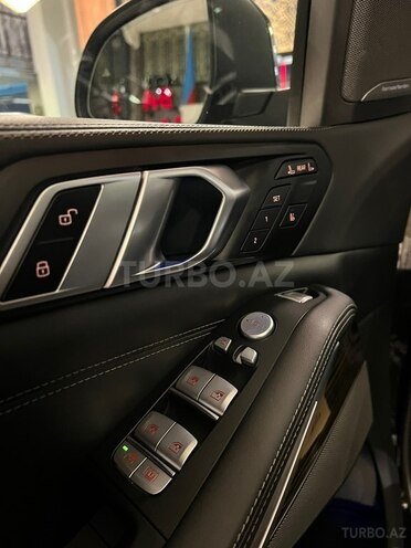 BMW X7-12