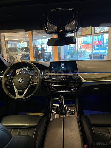 BMW 530e-8