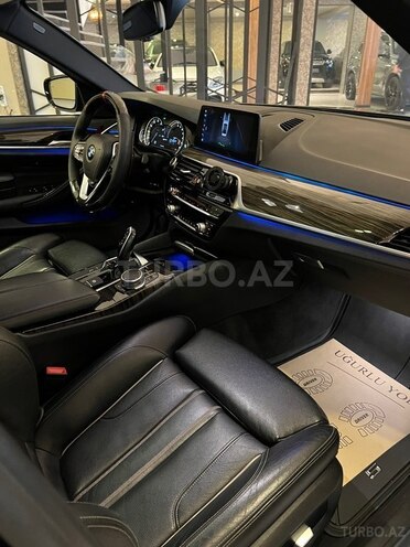 BMW 530e-10