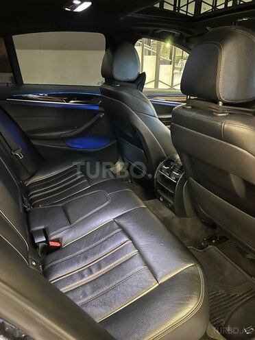 BMW 530e-14