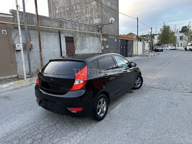 Hyundai Accent-4
