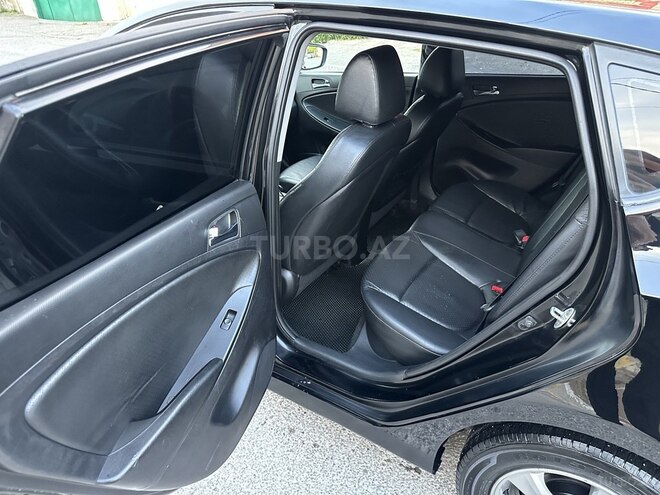 Hyundai Accent-17