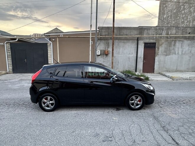Hyundai Accent-11