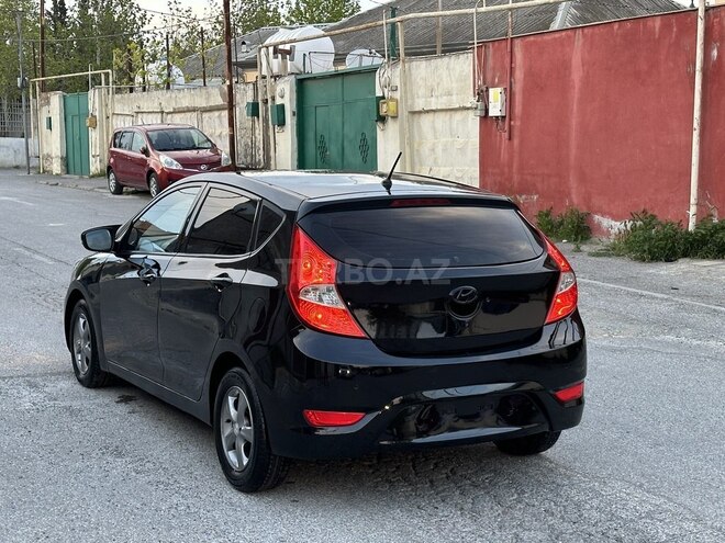 Hyundai Accent-7