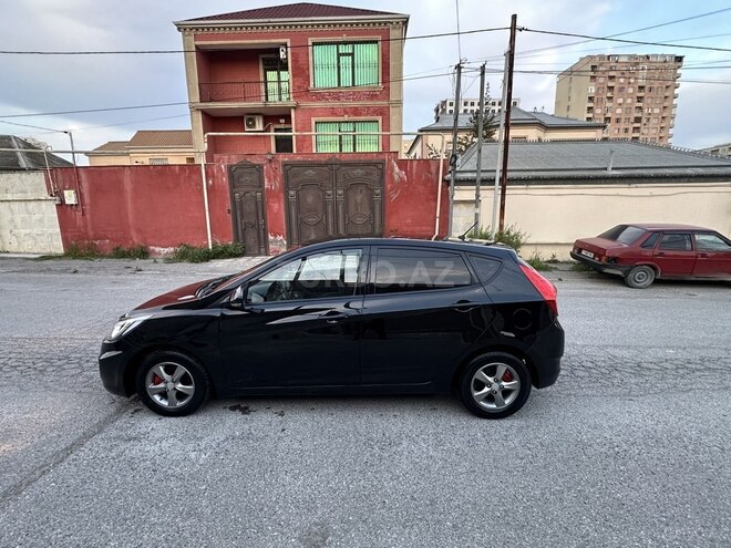 Hyundai Accent-13