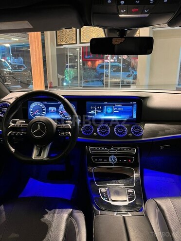 Mercedes E 300-8