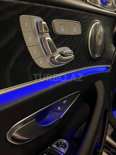 Mercedes E 300-13
