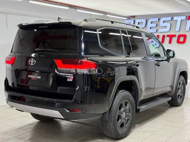 Toyota Land Cruiser-6