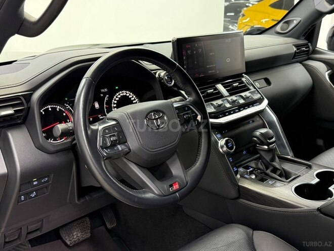 Toyota Land Cruiser-9