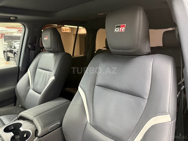 Toyota Land Cruiser-10