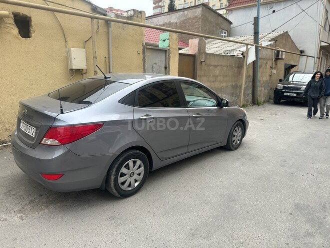 Hyundai Accent-2