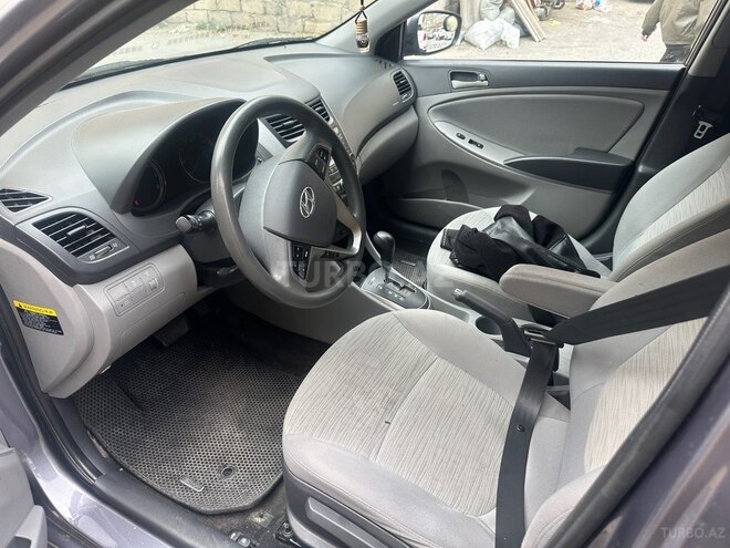 Hyundai Accent-11