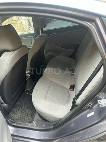 Hyundai Accent-10