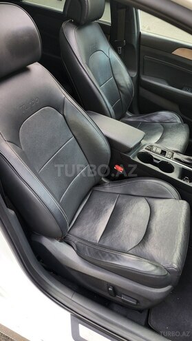 Hyundai Sonata-13