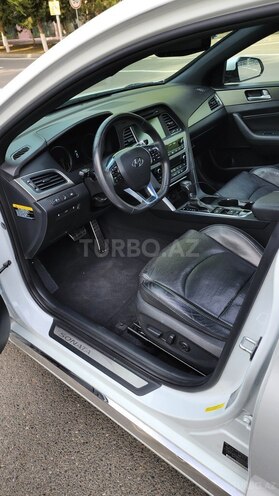 Hyundai Sonata-12