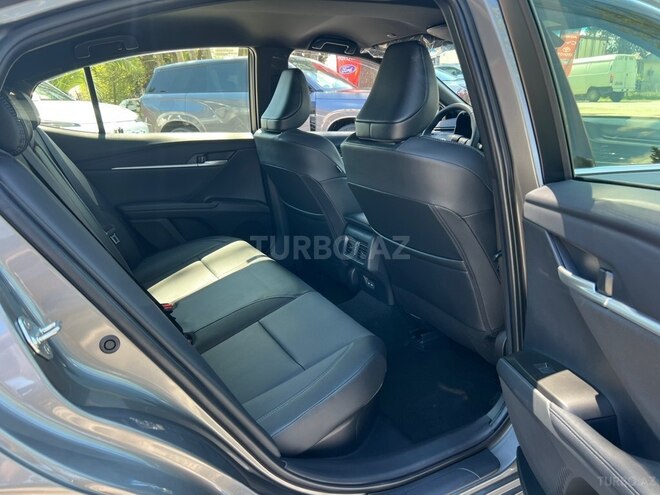 Toyota Camry-13