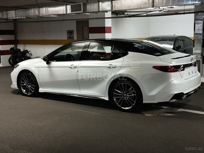 Toyota Camry-5