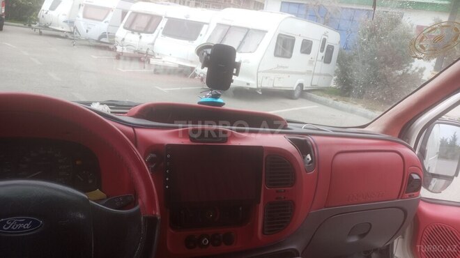 Ford Transit-4