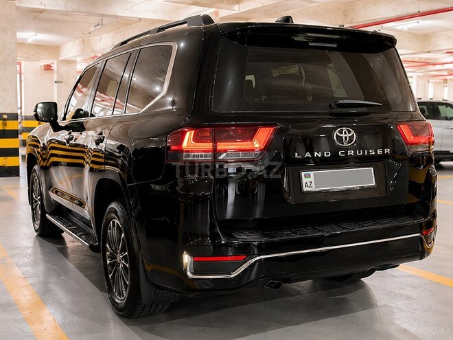 Toyota Land Cruiser-3