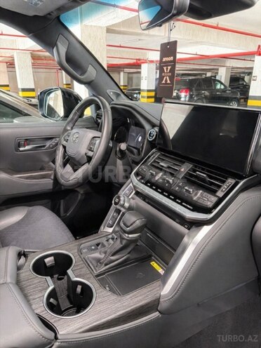 Toyota Land Cruiser-6