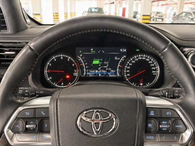 Toyota Land Cruiser-7