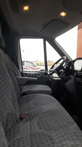Ford Transit-8