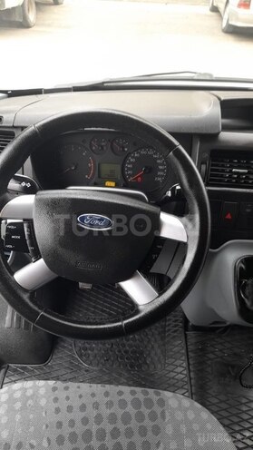 Ford Transit-13
