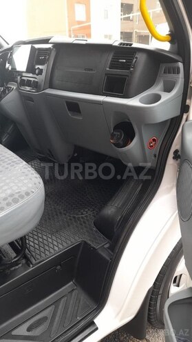Ford Transit-7