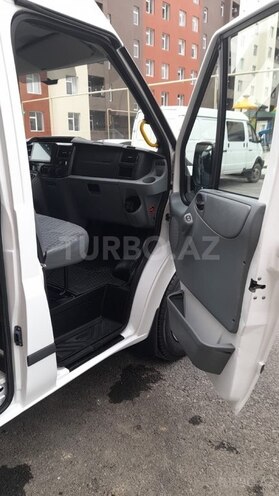 Ford Transit-9
