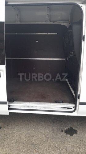 Ford Transit-16