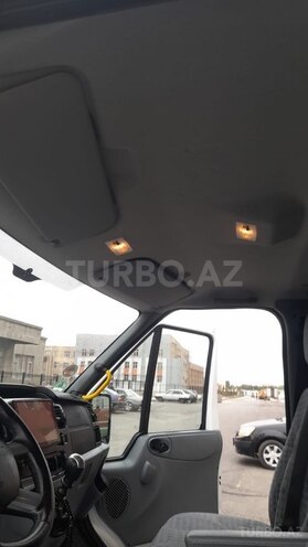 Ford Transit-14
