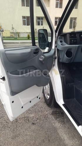 Ford Transit-10
