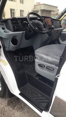 Ford Transit-11